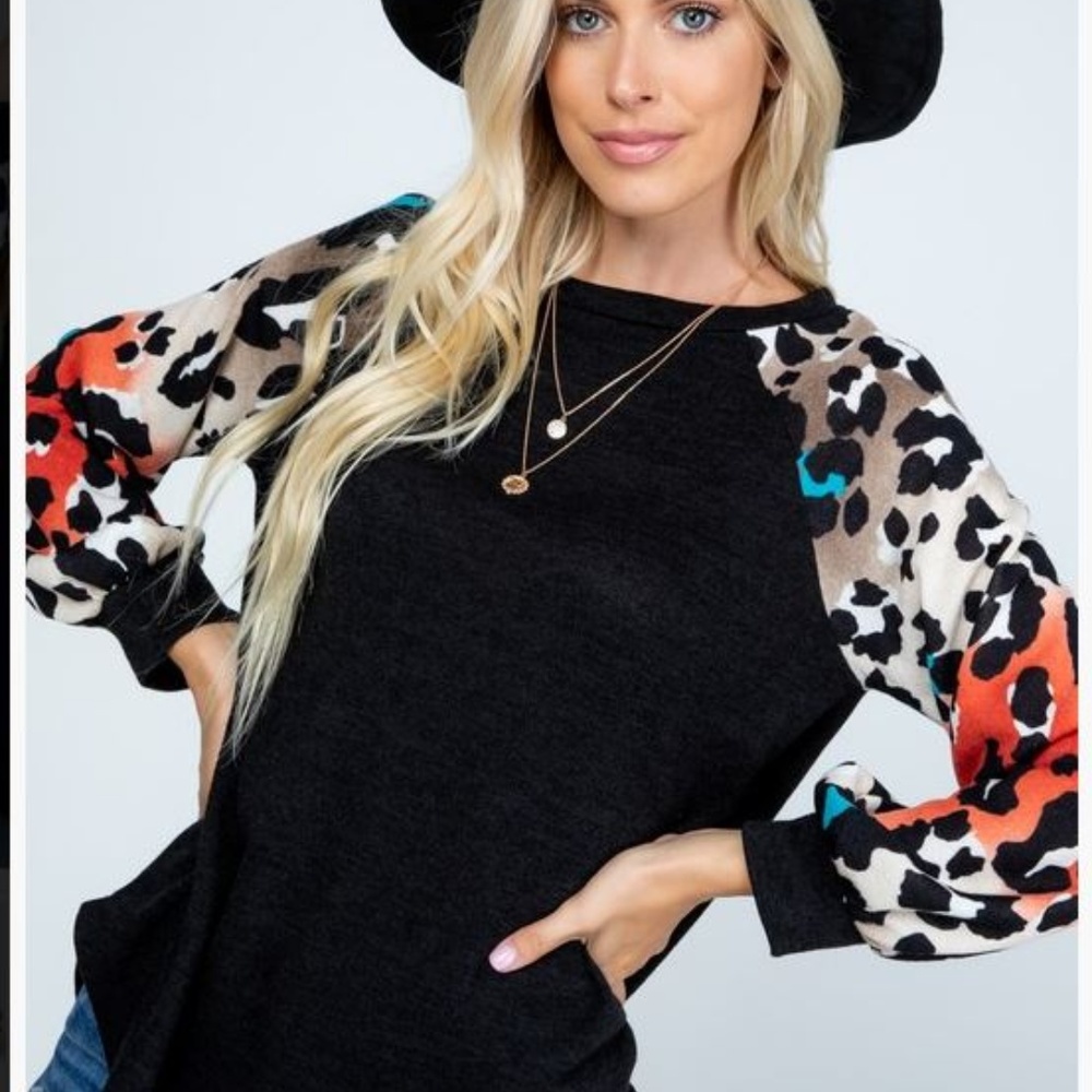 SWEATER ANIMAL PRINT CONTRAST TOP - Picture 2 of 4